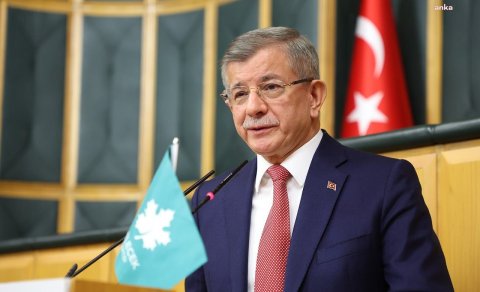 Əhməd Davudoğlu siyasətdən getdi