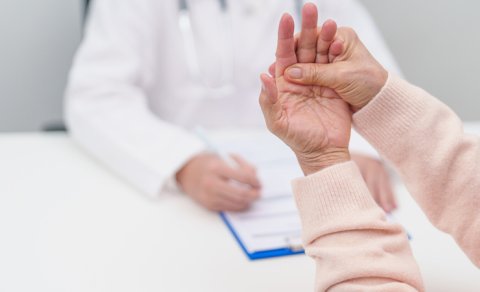Parkinson xəstəliyinin qeyri-adi erkən əlaməti müəyyən edildi