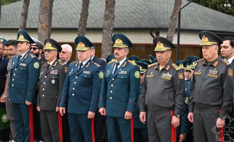 Zakir Həsənovla Elçin Quliyev generalın dəfnində - FOTO