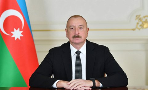 Prezident həmkarını təbrik etdi