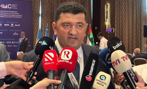 "Green Card" uddu, Yeni Klinikadakı rəhbər vəzifəsindən getdi
