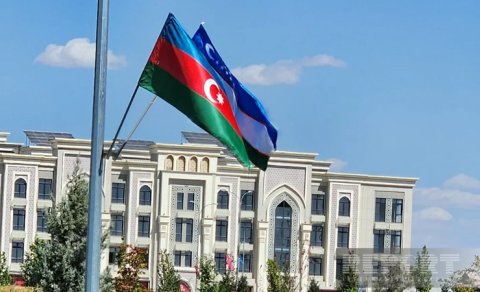 
Daşkənd küçələri Azərbaycan və Özbəkistan bayraqları ilə bəzədilib

