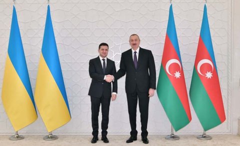 İlham Əliyev Zelenskini təbrik etdi