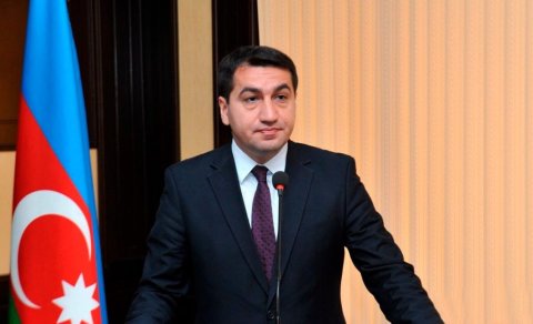 Zelenski Hikmət Hacıyevi təltif edib