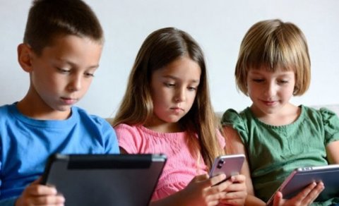 Uşağın telefonunu yoxlamaq şəxsi həyata müdaxilədir? &ndash; Hüquqi İZAH