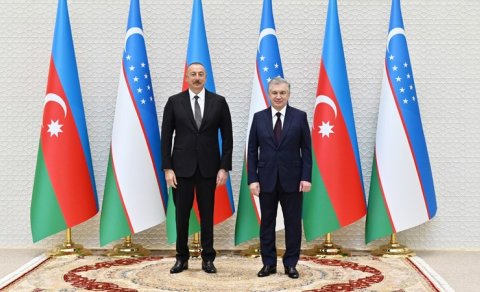 İlham Əliyev Şavkat Mirziyoyevi Özbəkistanın müstəqilliyinin 35 illiyi münasibətilə təbrik etdi