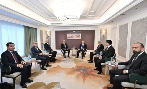 Prezidentin sosial media hesablarında Paşinyanla görüşünə dair paylaşım edildi