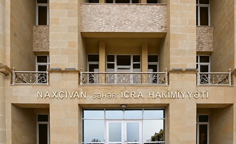 Naxçıvan İcra Hakimiyyəti 230 min manata işıq dirəkləri və park oturacaqları alır