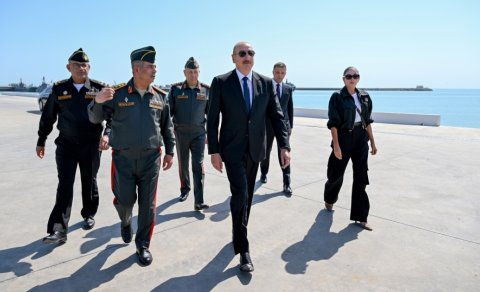 Prezident və birinci xanım Hərbi Dəniz Qüvvələrində oldu -FOTO