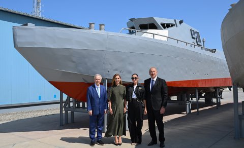 Prezidentlə xanımı Əziz Yıldırım və qızı ilə görüşdü