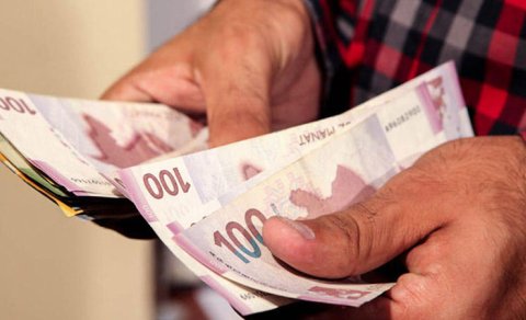 Ölkədə orta maaş 1176,7 manatdır