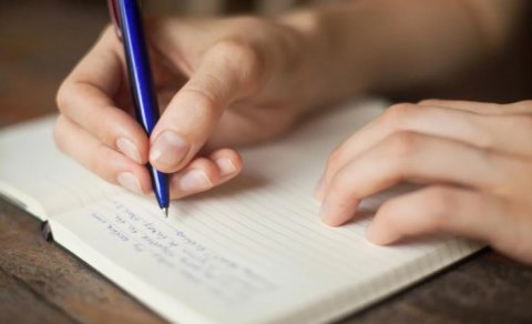 Adi yazı beynə necə təsir edir? - Psixoloqlar çətin günlər üçün sadə üsul açıqladı