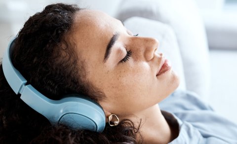 Musiqi ağrını azalda bilər: Alimlər araşdırma ilə sübut etdi