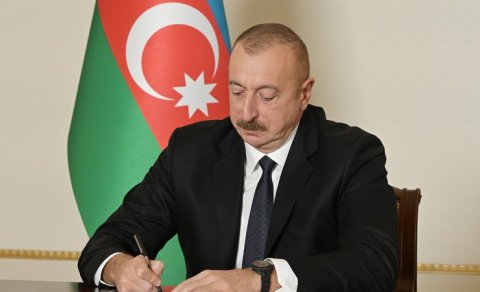 İlham Əliyev Auditorlar Palatasının üzvlərini və əməkdaşlarını təltif etdi
