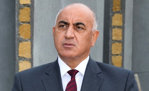 Həbsdə ölən sabiq icra başçısının binası satışa çıxarıldı