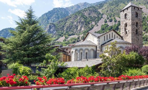 İşçi çatışmır, maaşlar yüksəkdir: Bu ölkə əcnəbiləri axtarır