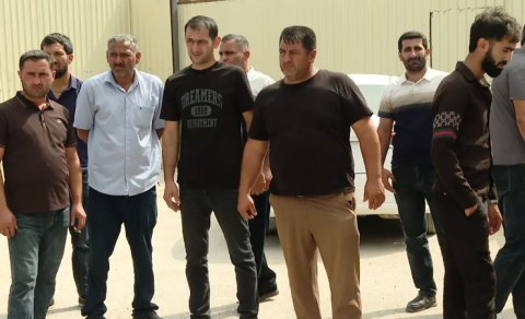 Bir qrup işçi tikinti şirkətindən maaşlarını ala bilmirlər - VİDEO