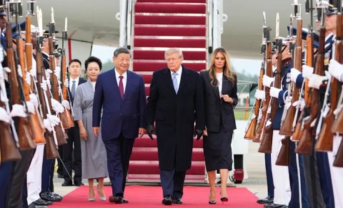 Tramp Sini Vaşinqtonda əlcək, qırmızı xalça və qırıcı təyyarələrlə qarşıladı - FOTO