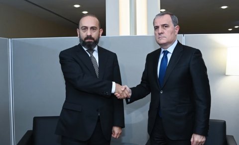 Bayramov və Mirzoyan iki ölkə arasında nəqliyyat infrastrukturunun açılmasını müzakirə etdi