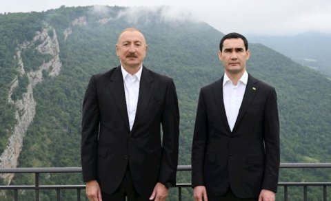 İlham Əliyev Sərdar Berdiməhəmmədovu təbrik etdi