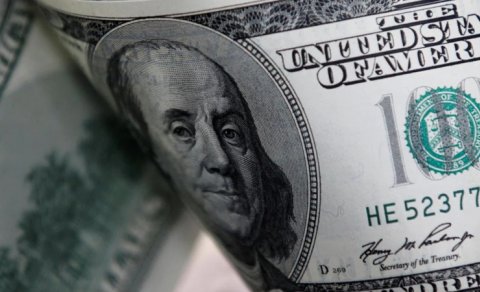 Dolları üç aydan çox müddətin maksimumuna yüksəldi