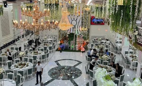 Toya 100 manat yazdırmaq üçün qonşusunun evini qarət etdi - 600 manat götürdü