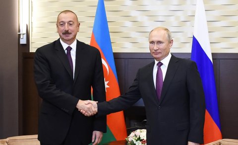 
İlham Əliyev ad günü münasibətilə Vladimir Putinə zəng etdi