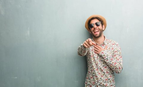 Kişinin qadının yanında özünə güvənsiz olduğunu göstərən 9 ifadə