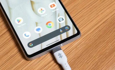 Telefonu şarja qoşanda niyə titrəyir? &ndash; Səbəblər və həll yolları