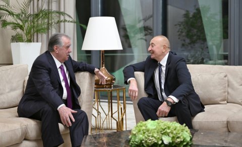 Prezident Emoməli Rəhmonla görüşdü