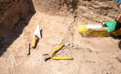 Fransada tikinti işləri zamanı orta əsrlərə aid 14 məzar aşkarlandı