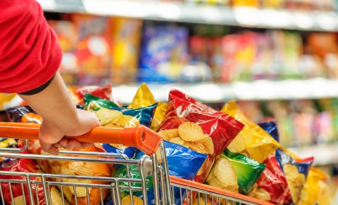 Bakıda supermarketdə 100 minlik fırıldaq - Müdir çipsilərə görə həbs edildi