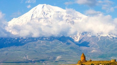 Türkiyənin ən yüksək zirvəsi Ağrı dağı