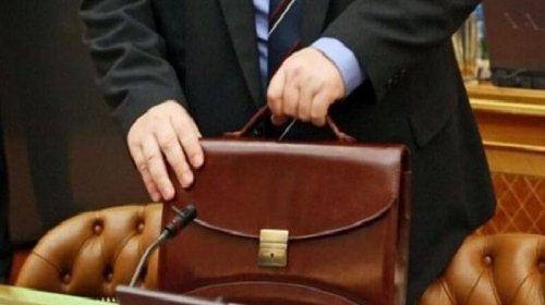 Sabiq vəzifəli şəxs aldığı puldan 55 min manat geri qaytardı