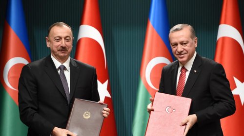 Azərbaycan və Türkiyə arasında sənədlər imzalandı