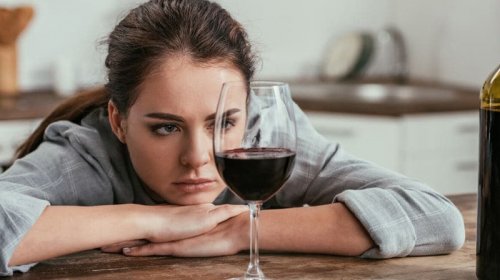 Qadınların tez-tez spirtli içki qəbul etməsi infarktdan ölmə riskini artırır - ARAŞDIRMA