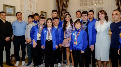 Leyla Əliyeva Azərbaycan Autizm Assosiasiyasının idmançı uşaqları ilə görüşdü - FOTO