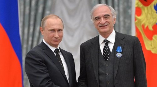 Putin Polad Bülbüloğlunu "Aleksandr Nevski" ordeni ilə təltif etdi