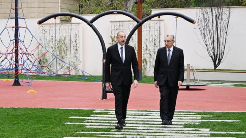 Prezident Nəsimidə yeni salınan parkda yaradılan şəraitlə tanış oldu - FOTO