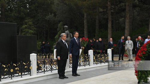 "Barselona" prezidenti Heydər Əliyevin məzarını ziyarət etdi