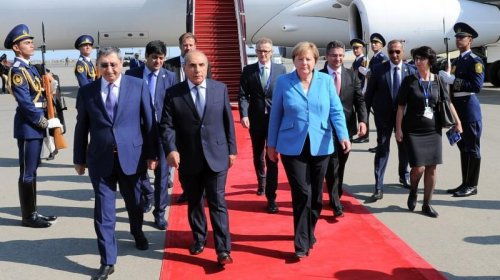 Merkel xatirələrini yazdı: 41 il əvvəl Azərbaycana niyə gəlmişdi?