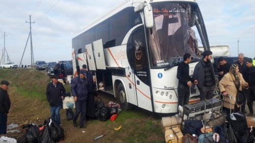 Naxçıvandan gələn avtobus Biləsuvarda "Kamaz"la toqquşdu, xəsarət alanlar var