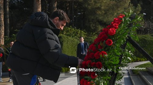 Lionel Messi Ulu Öndər Heydər Əliyevin məzarını ziyarət etdi - FOTO