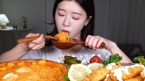 Gəncləri ölümə sürükləyən “mukbang” trendi: Gəncləri qoruyun!