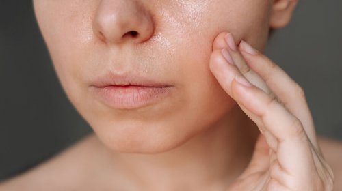 Dermatoloq qışda quru dəri ilə mübarizə yollarını açıqladı