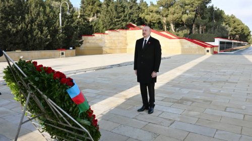 Prezident 20 Yanvar şəhidlərinin xatirəsini yad etdi - FOTO