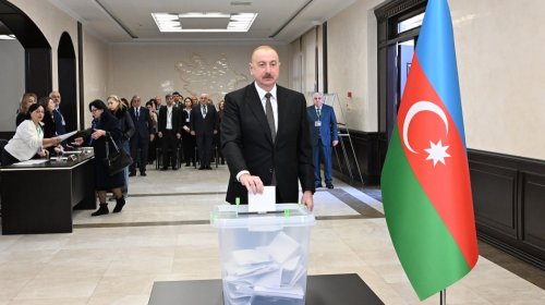 Prezident 1 saylı seçki məntəqəsində səs verdi - FOTO