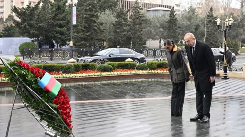 İlham Əliyev və Mehriban Əliyeva Xocalı soyqırımı abidəsini ziyarət etdi - FOTO