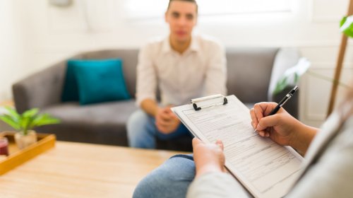 Klinik psixoloqa əsasən kimlər müraciət edir?