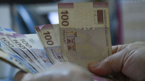 Azərbaycanda pul bazası apreldə 800 milyon manata yaxın azalıb